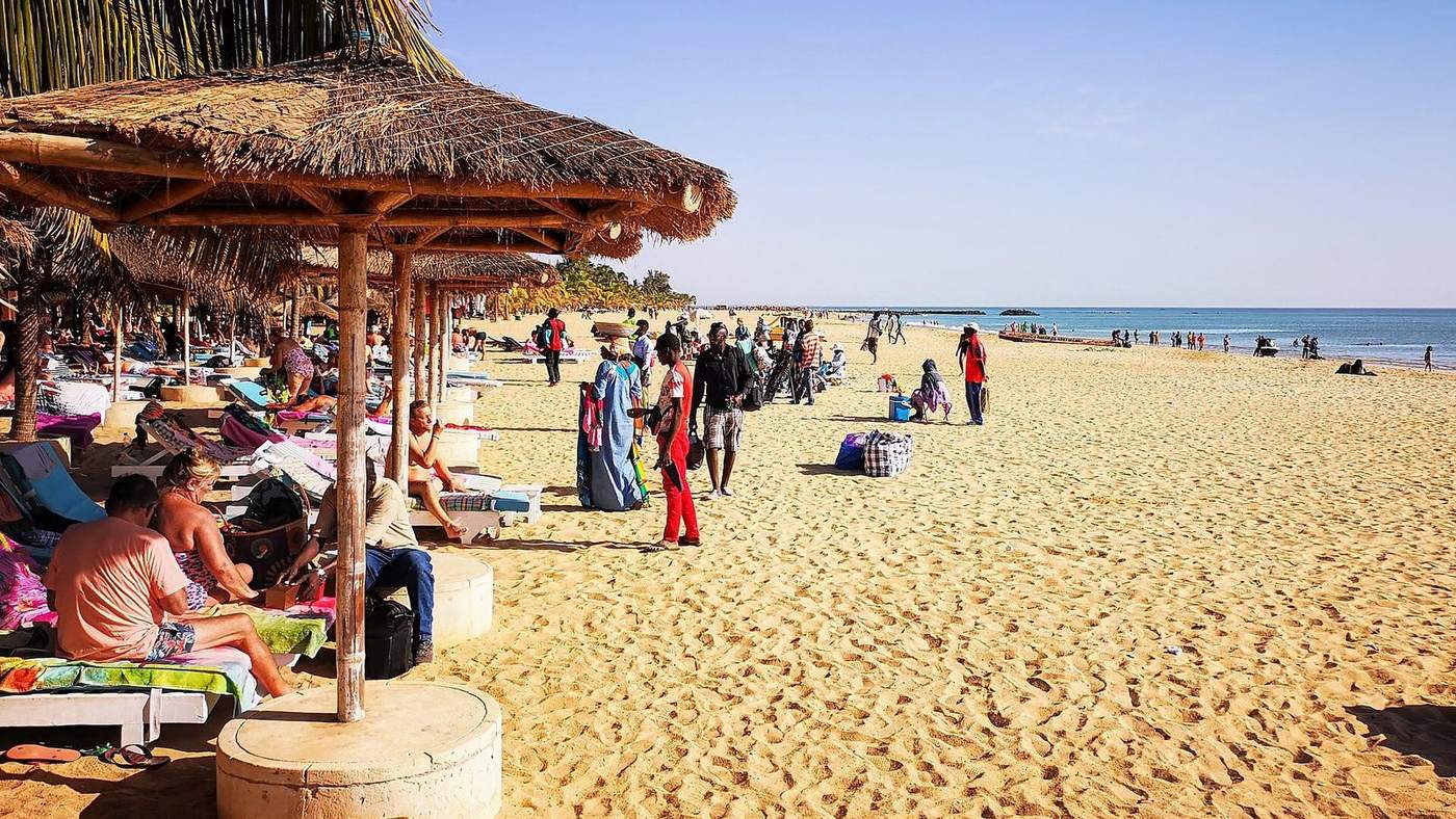 Plage de sable fin à proximité du Virage, Dakar